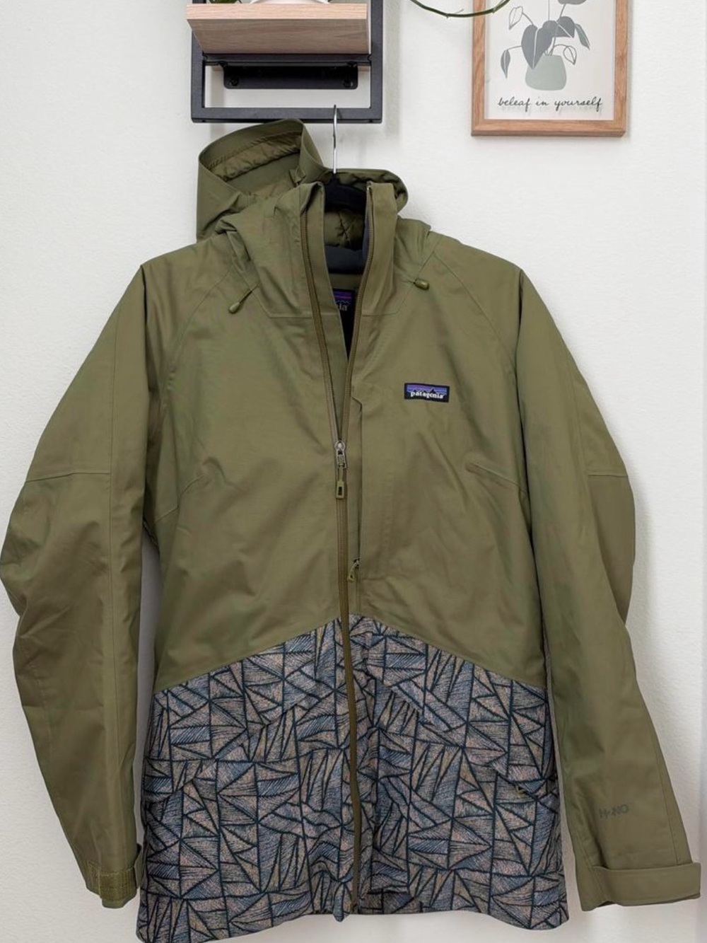 Patagonia Jacket Women's Insulated Snowbelle Jacket in the Icy Geo: Palo Green